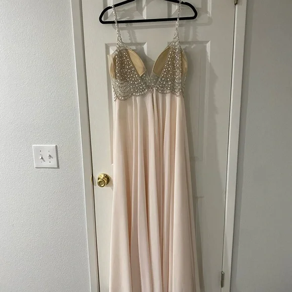 Windsor Formal Pearl Chiffon Dress - Picture 3 of 10